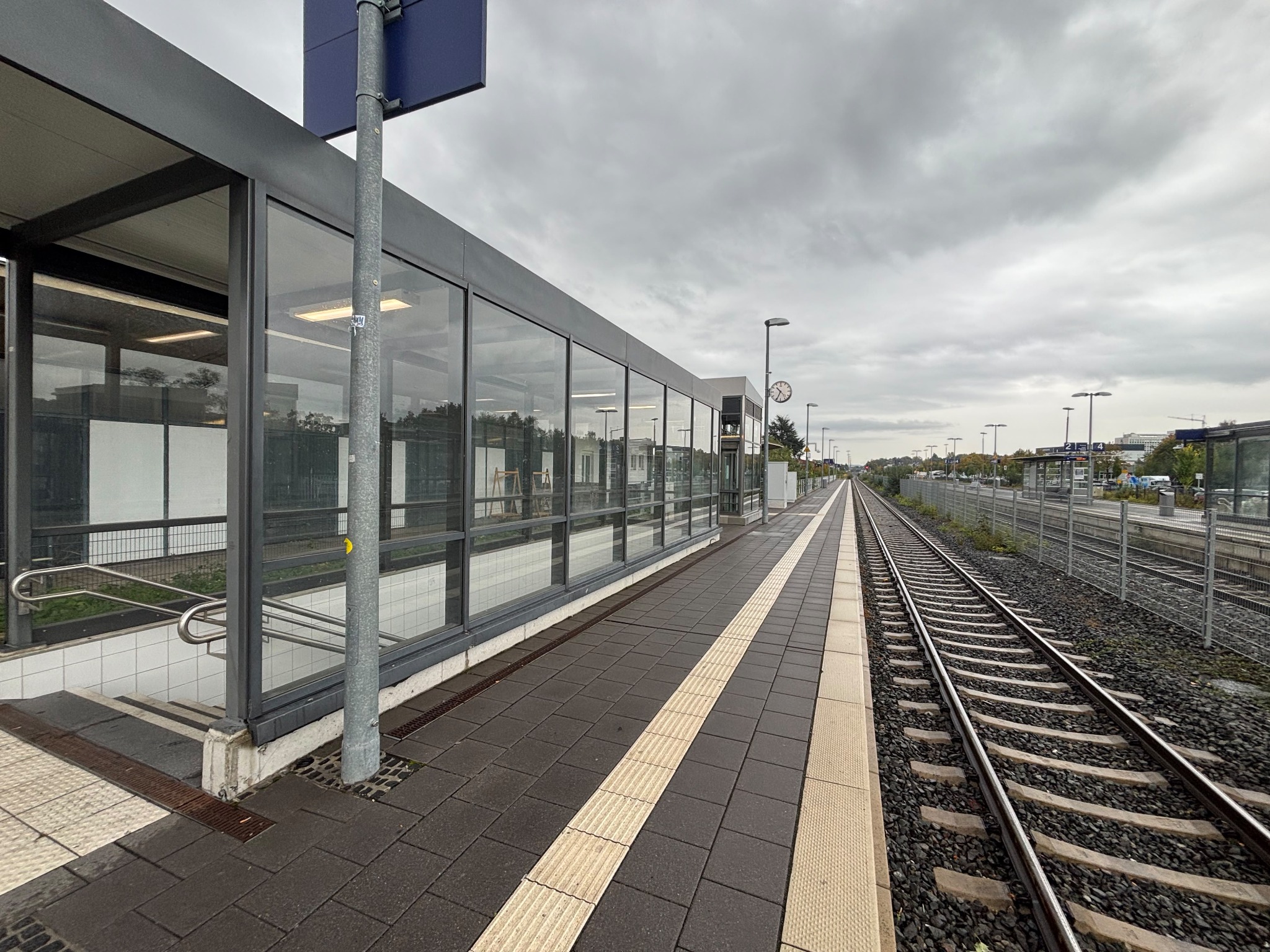 Gleis 1 am Bahnhof Neheim-Hüsten als Beispiel für einen Fitnesstrainer-Punkt